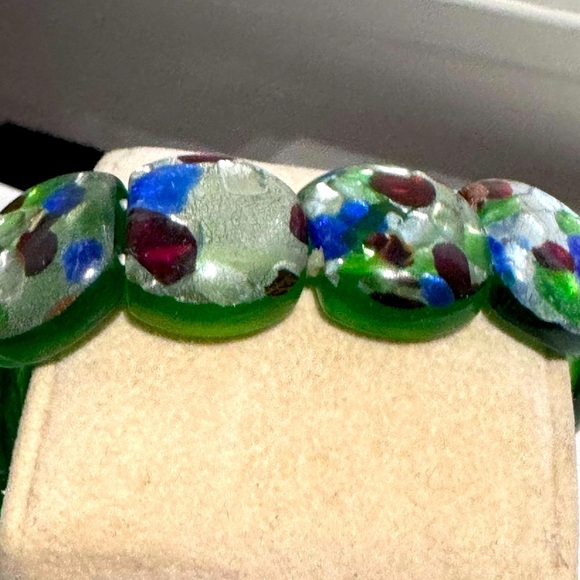 💫 Beautiful Rare Murano Glass Green, Silver Fleck Tutti-Frutti Elastic Bracelet - Picture 3 of 13